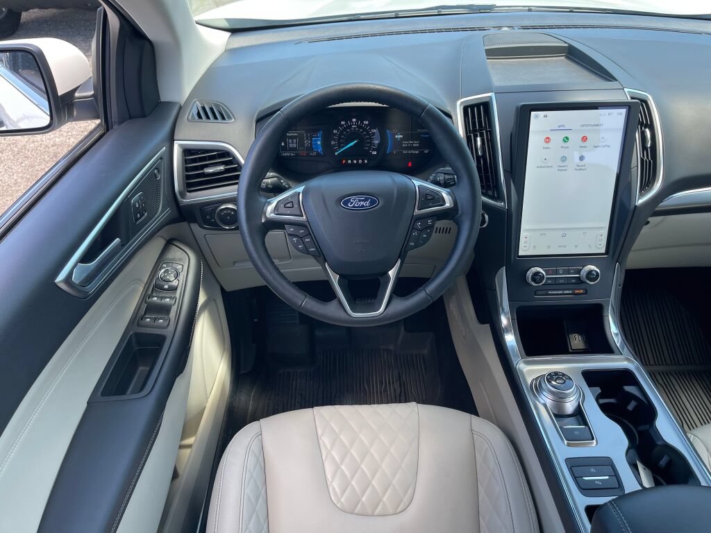 Certified 2024 Ford Edge Titanium AWD/4WD image 2