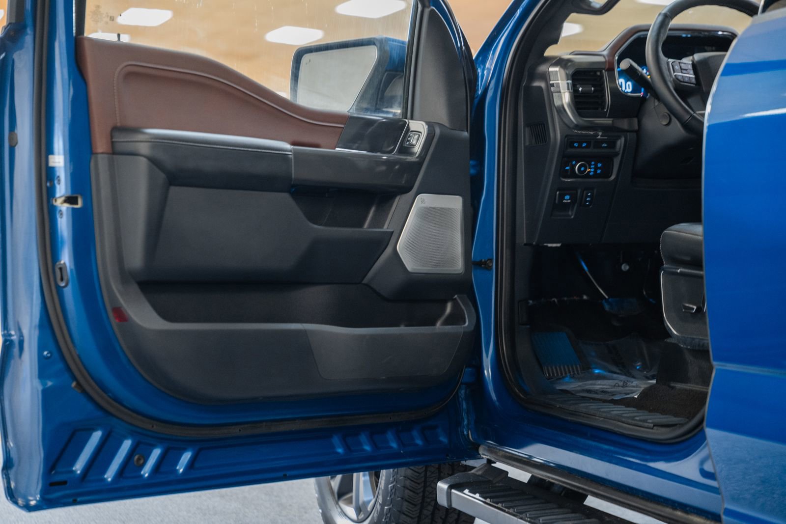 Certified 2023 Ford F150 Lariat w/ Equipment Group 502A High image 44