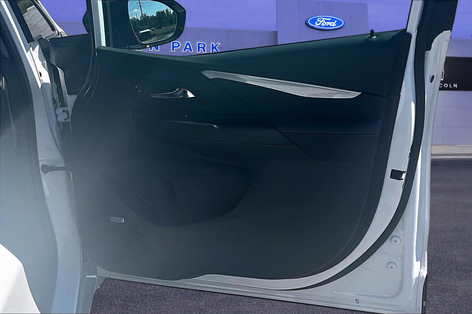 Used 2023 Chevrolet Bolt LT w/ Infotainment Package FWD image 28