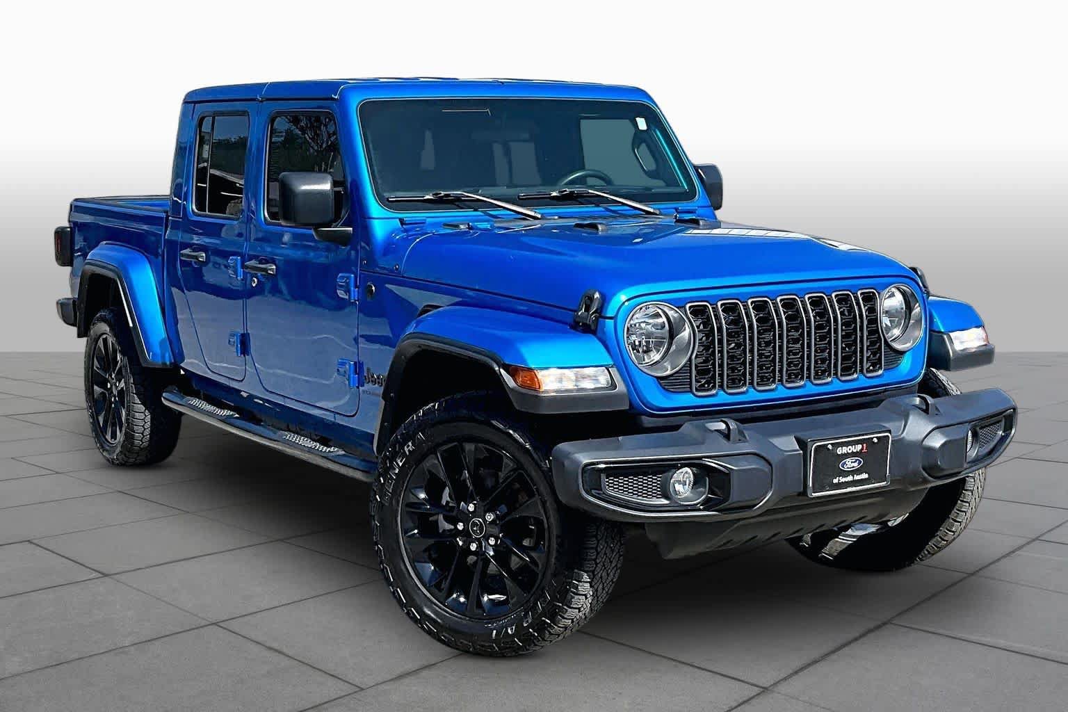 Used 2025 Jeep Gladiator Sport AWD/4WD image 3