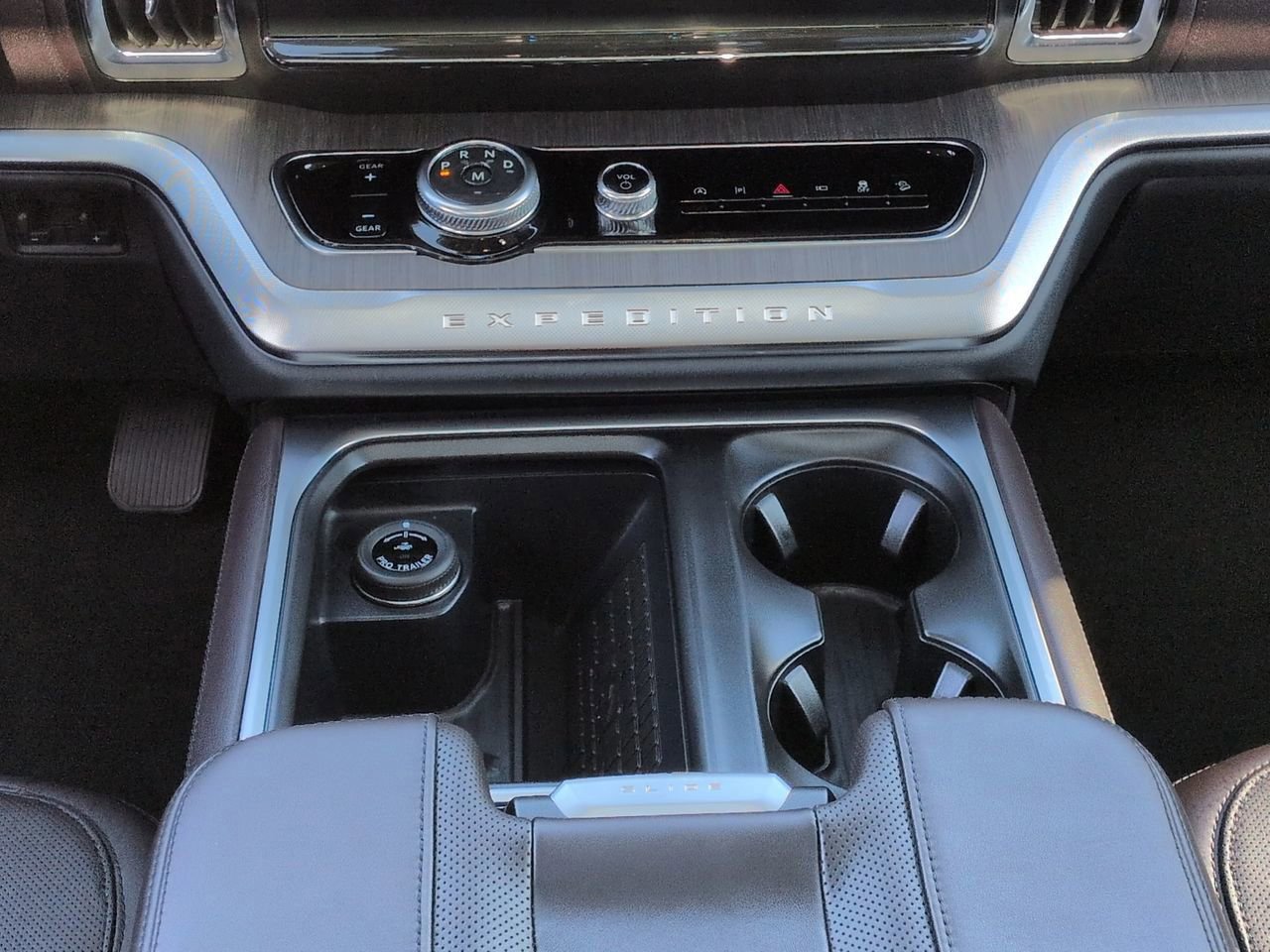 Certified 2025 Ford Expedition Platinum w/ Platinum Ultimate Package image 19