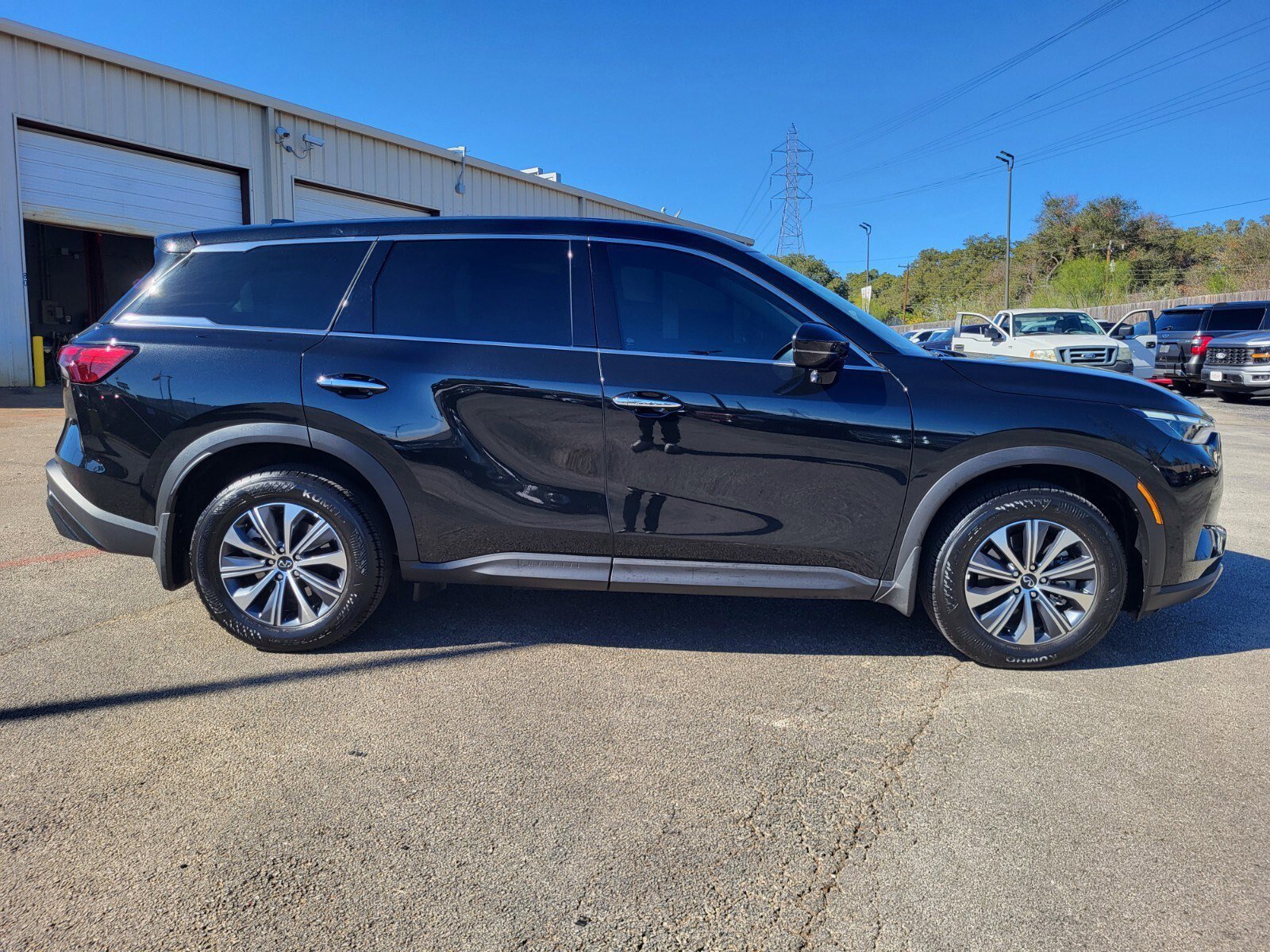 Used 2025 INFINITI QX60 Pure image 2