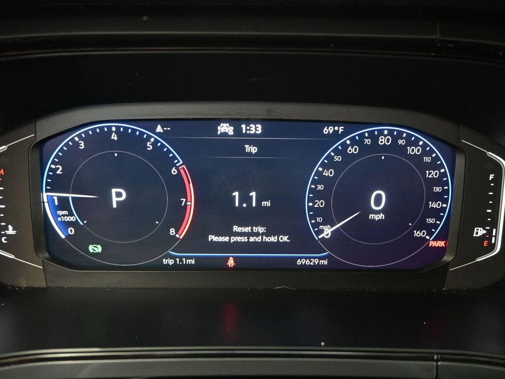 Used 2022 Volkswagen Taos SEL w/ Panoramic Sunroof Package image 13