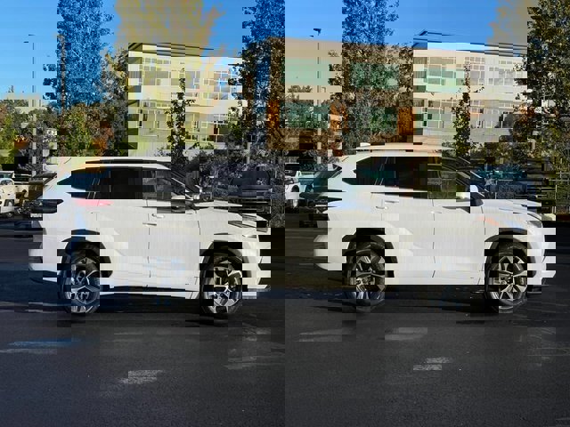 Used 2022 Toyota Highlander XLE image 2