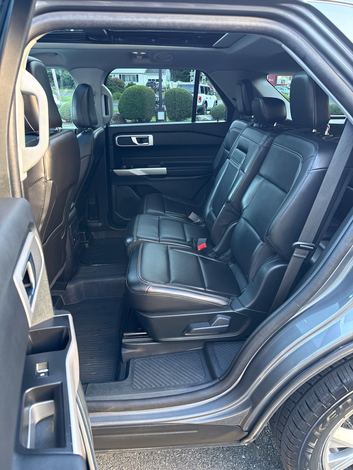Certified 2024 Ford Explorer XLT w/ Equipment Group 202A AWD/4WD image 19