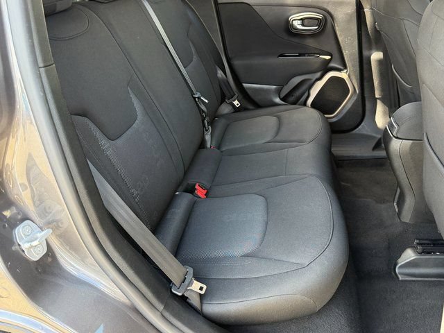 Used 2017 Jeep Renegade Latitude AWD/4WD image 31