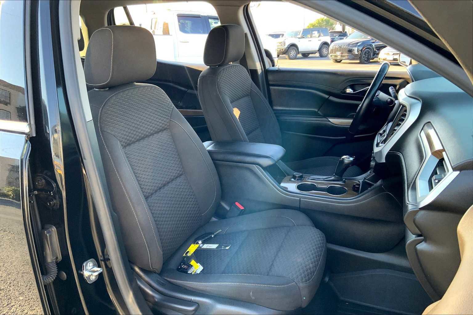 Used 2019 GMC Acadia SLE w/ Driver Alert Package I image 10