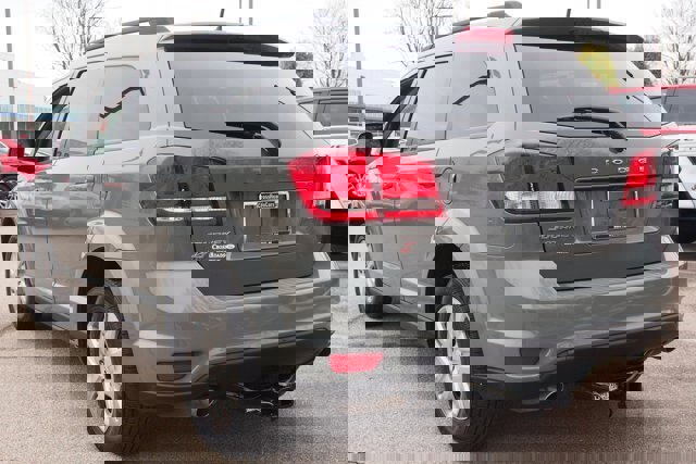 Used 2019 Dodge Journey SE image 3