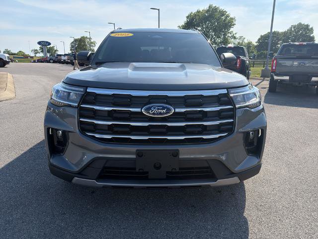 Certified 2025 Ford Explorer Active w/ Active Comfort Package RWD image 2