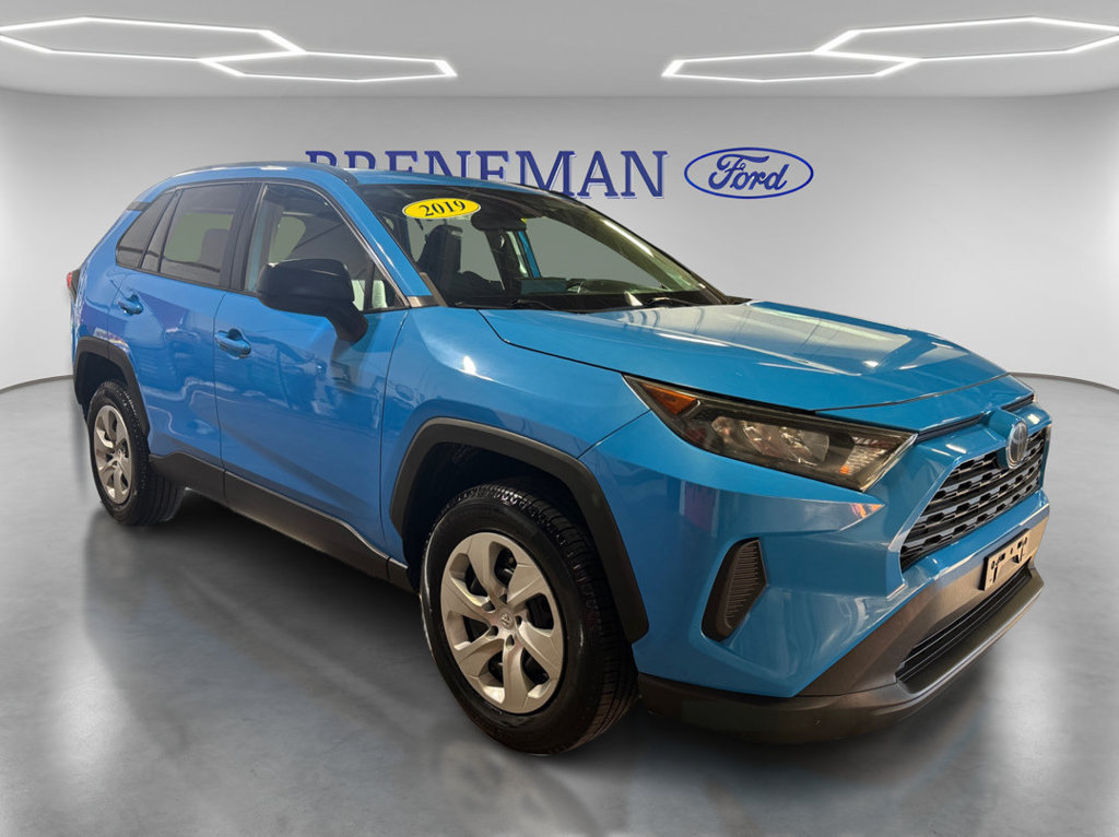 Used 2019 Toyota RAV4 LE AWD/4WD image 3