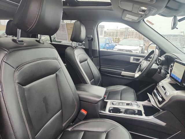 Certified 2022 Ford Explorer XLT w/ Equipment Group 202A AWD/4WD image 34