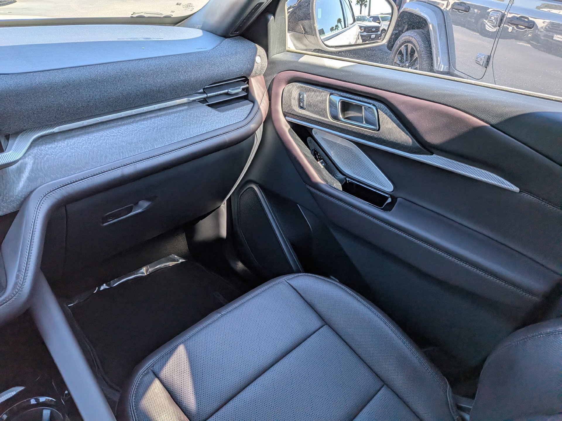 Certified 2025 Ford Explorer Platinum AWD/4WD image 20
