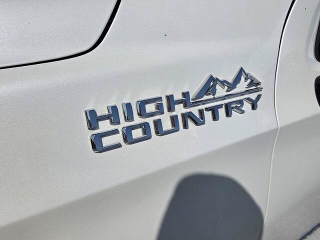 Used 2024 Chevrolet Suburban High Country w/ Premium Package RWD image 19