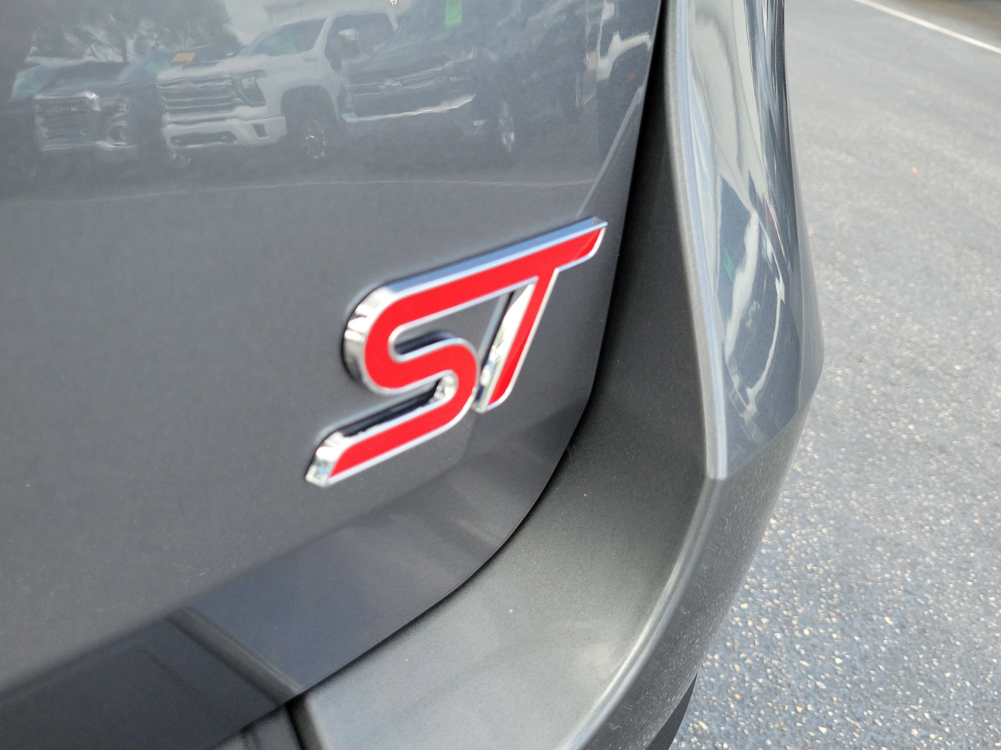 Certified 2023 Ford Explorer ST w/ Equipment Group 401A image 9