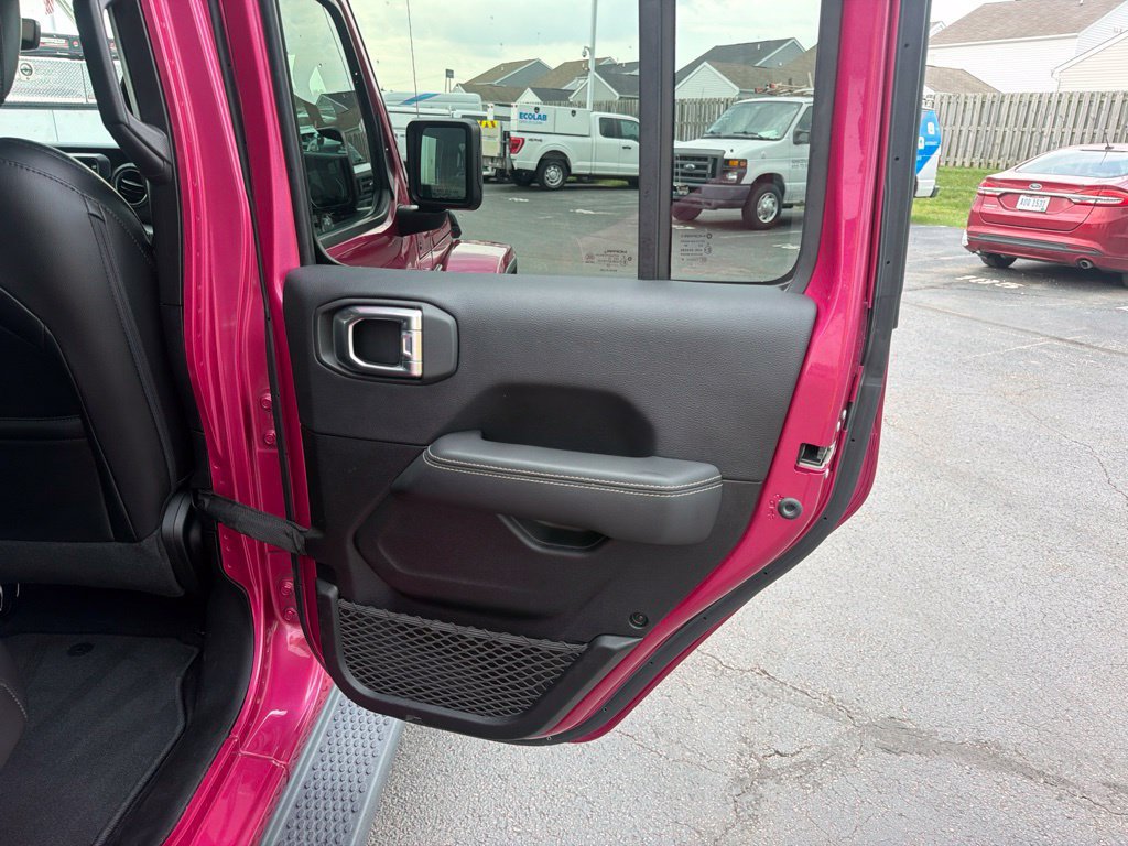Used 2022 Jeep Wrangler Unlimited Sahara AWD/4WD image 50