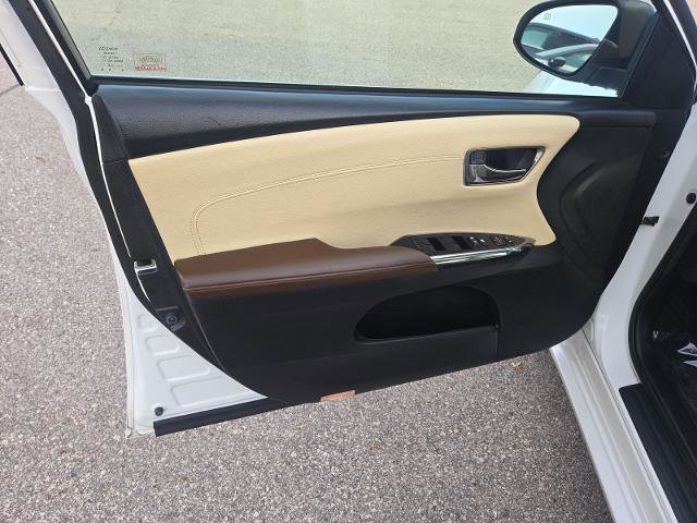 Used 2018 Toyota Avalon XLE Plus image 11