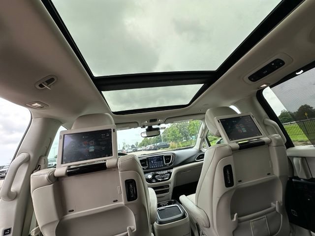 Used 2019 Chrysler Pacifica Touring-L Plus w/ Advanced Safetytec Group FWD image 18