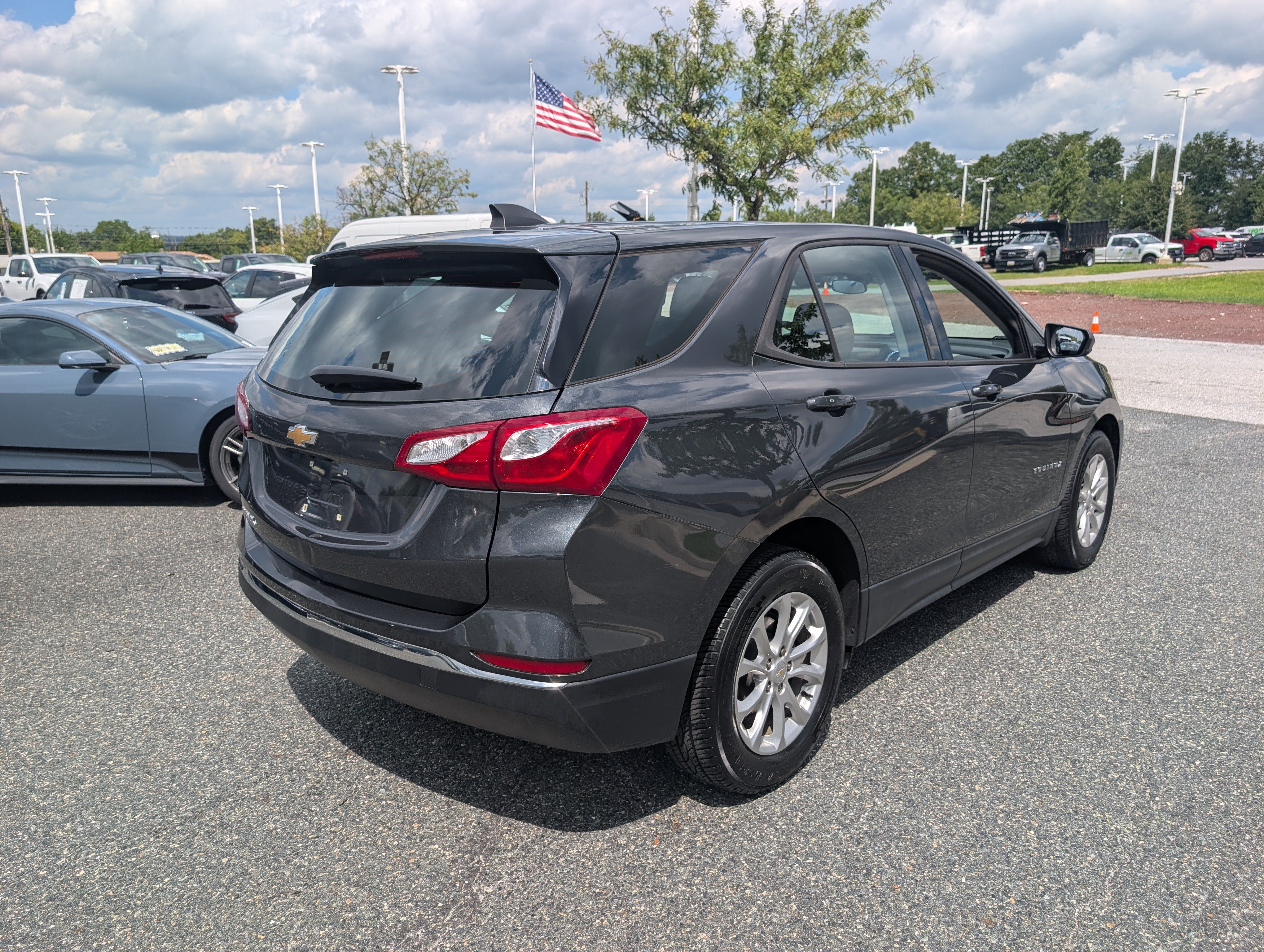 Used 2018 Chevrolet Equinox LS FWD image 3