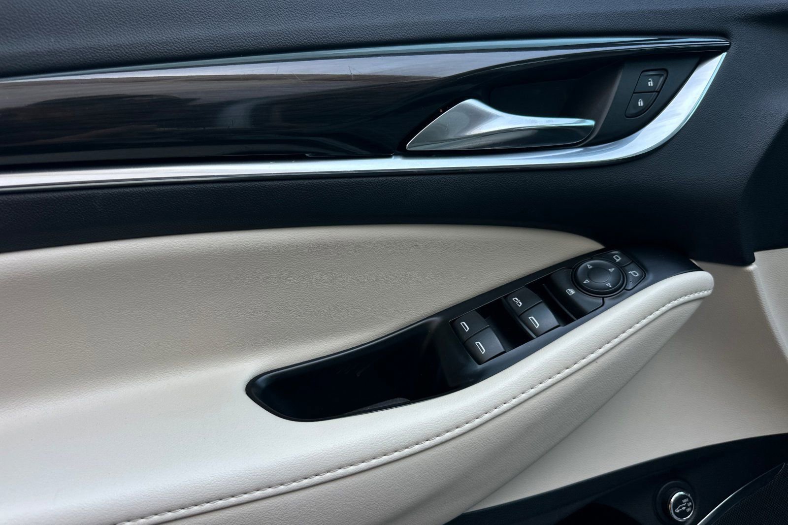 Used 2023 Buick Enclave Essence w/ Experience Buick Package image 10