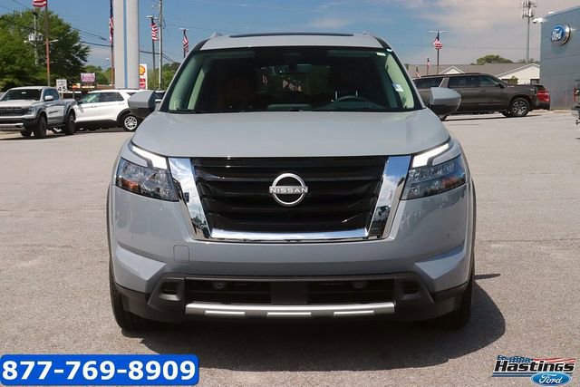 Used 2025 Nissan Pathfinder Platinum image 6