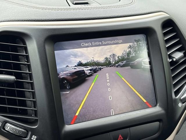 Used 2017 Jeep Cherokee Latitude w/ Comfort/Convenience Group image 30