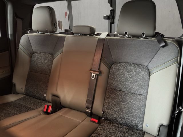 Used 2024 Chevrolet Colorado ZR2 w/ Technology Package AWD/4WD image 7