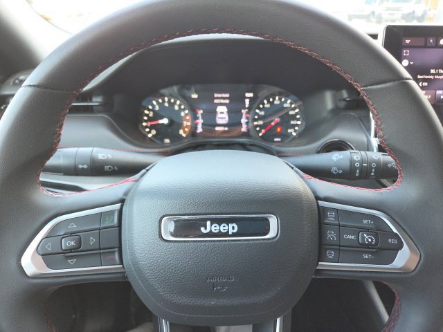 Used 2025 Jeep Compass Trailhawk AWD/4WD image 35