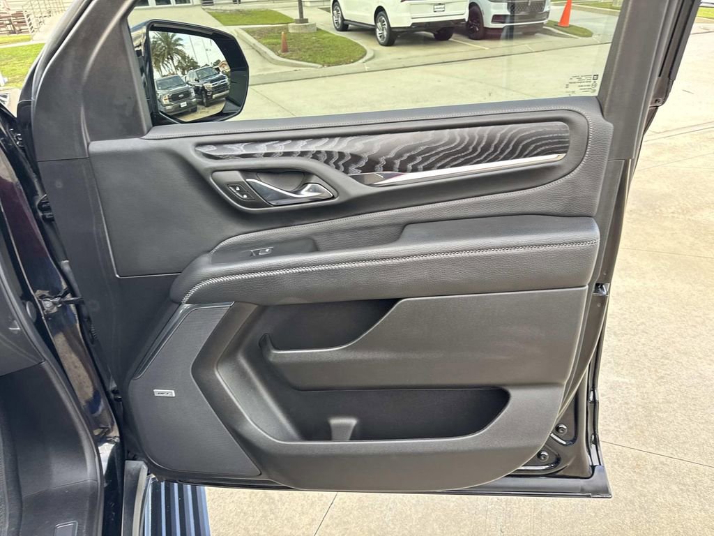 Used 2023 GMC Yukon XL Denali RWD image 17