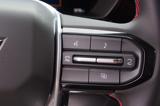 Used 2024 Chevrolet Colorado Z71 w/ Z71 Convenience Package 2 image 23