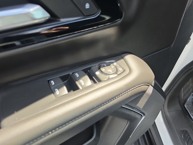 Used 2025 Chevrolet Suburban LS RWD image 20