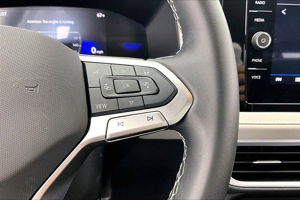 Used 2025 Volkswagen Taos SE image 19