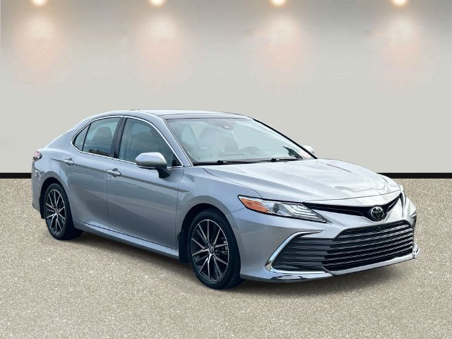 Used 2023 Toyota Camry XLE w/ Navigation Package FWD image 3