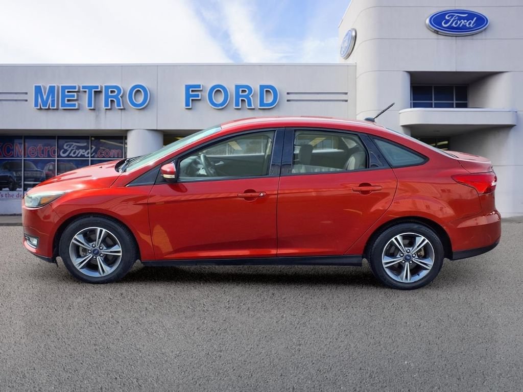 Certified 2018 Ford Focus SE w/ SE Appearance Package FWD image 6