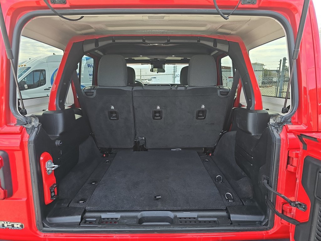 Used 2025 Jeep Wrangler Unlimited Rubicon AWD/4WD image 12