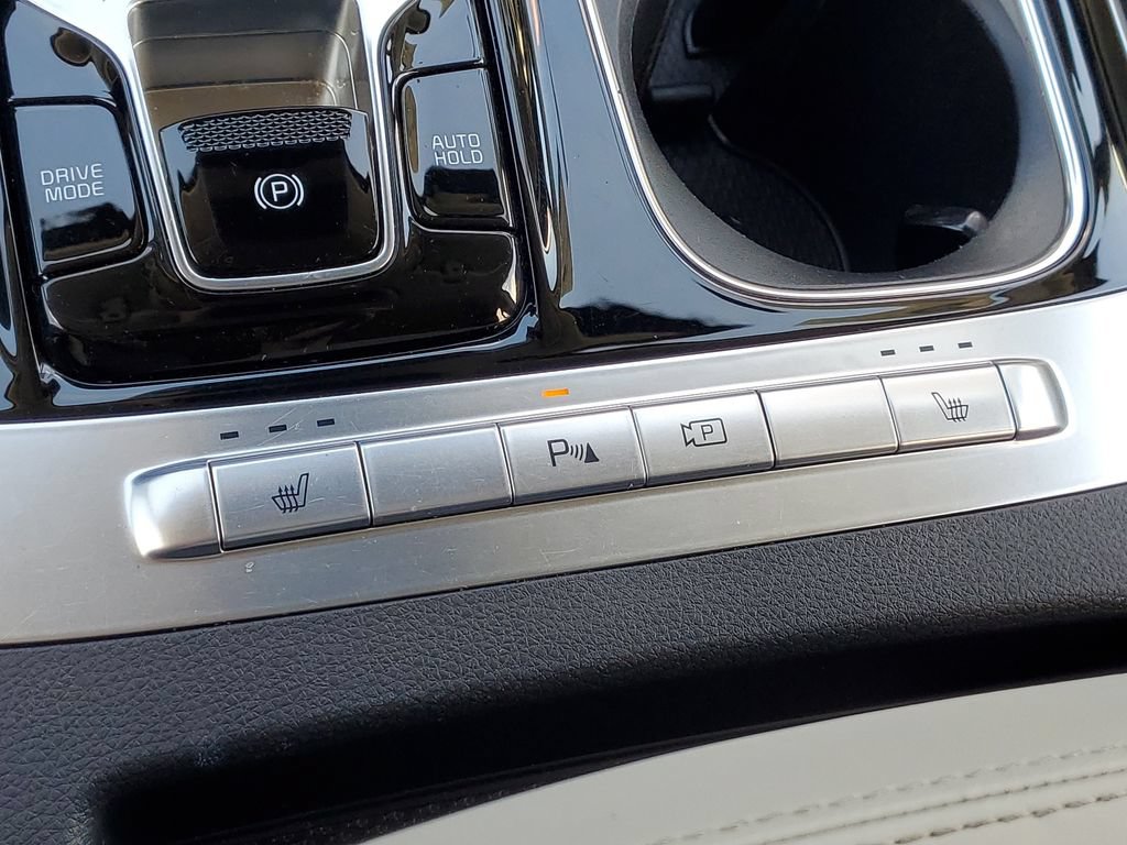 Used 2024 Kia Carnival EX FWD image 33