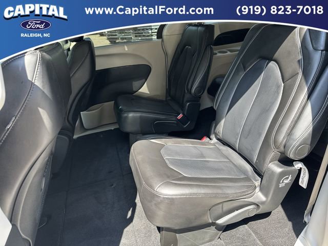 Used 2024 Chrysler Pacifica Touring-L FWD image 17