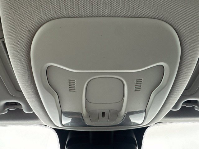 Used 2018 Jeep Renegade Latitude FWD image 13