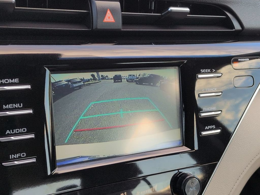 Used 2018 Toyota Camry SE FWD image 19