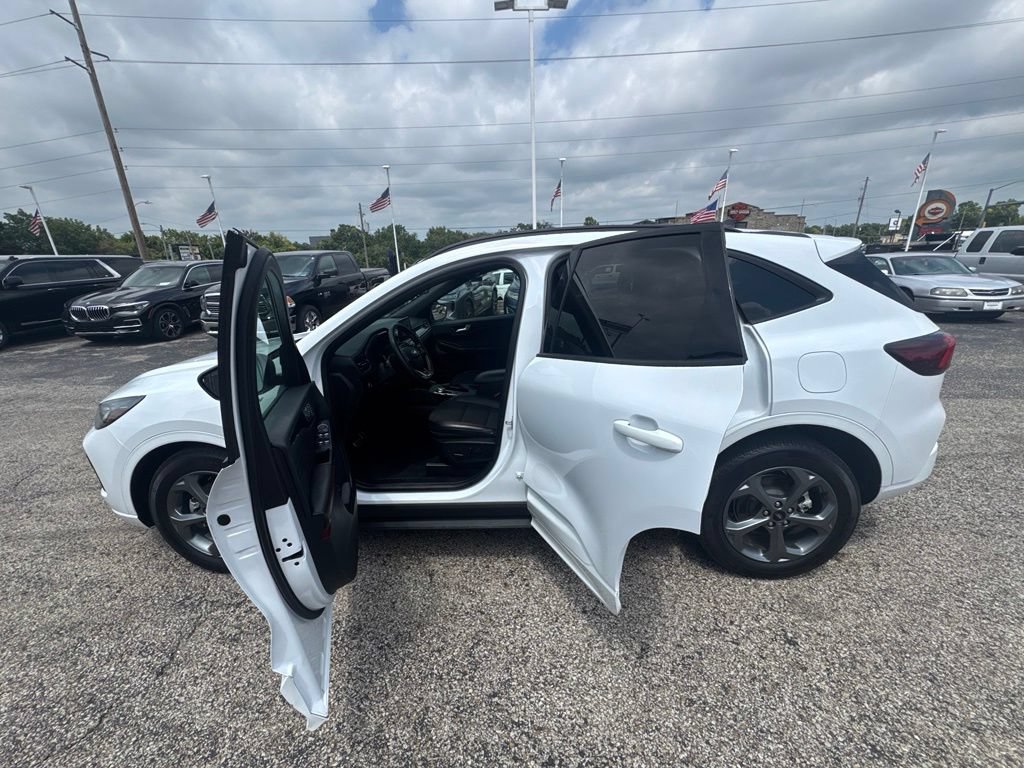 Certified 2023 Ford Escape ST-Line w/ Equipment Group 301A FWD image 4