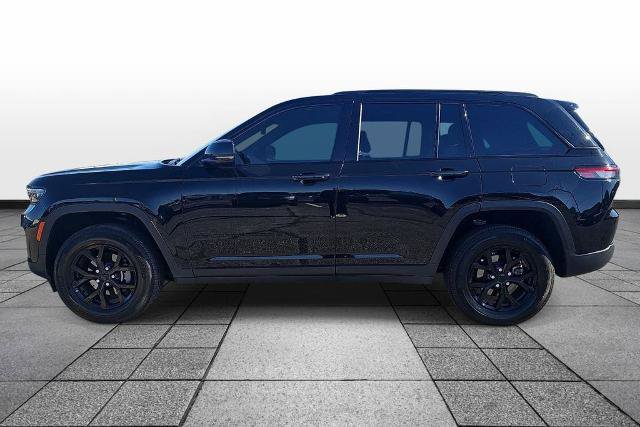 Used 2025 Jeep Grand Cherokee Altitude AWD/4WD image 8