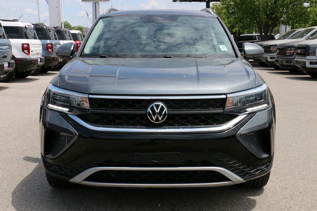 Used 2023 Volkswagen Taos SE FWD image 3