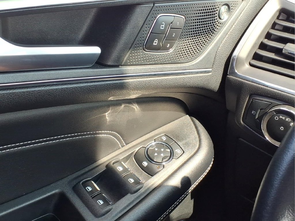 Certified 2023 Ford Edge Titanium AWD/4WD image 17