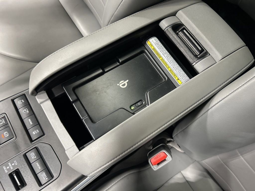 Used 2021 Toyota Highlander XLE AWD/4WD image 25