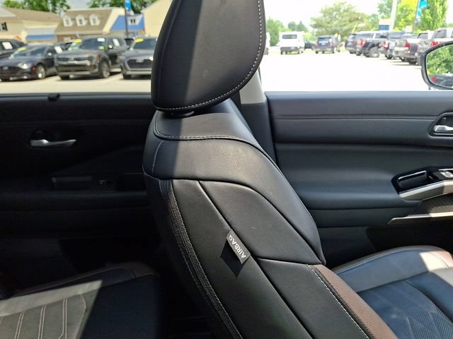 Used 2024 Nissan Pathfinder Platinum w/ Cargo Package AWD/4WD image 13