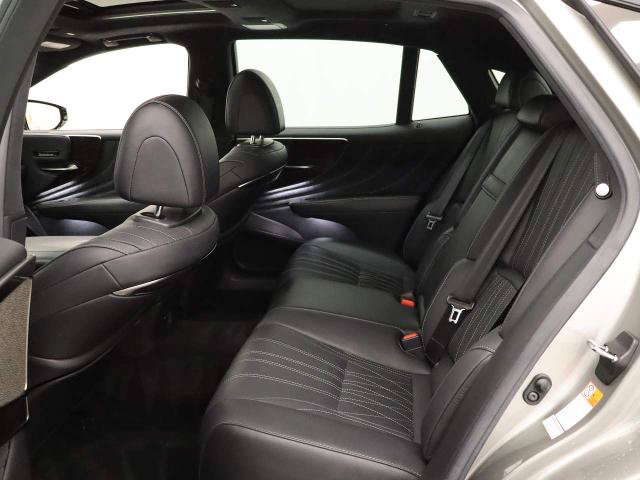 Used 2022 Lexus LS 500 w/ Interior Upgrade Package RWD image 38