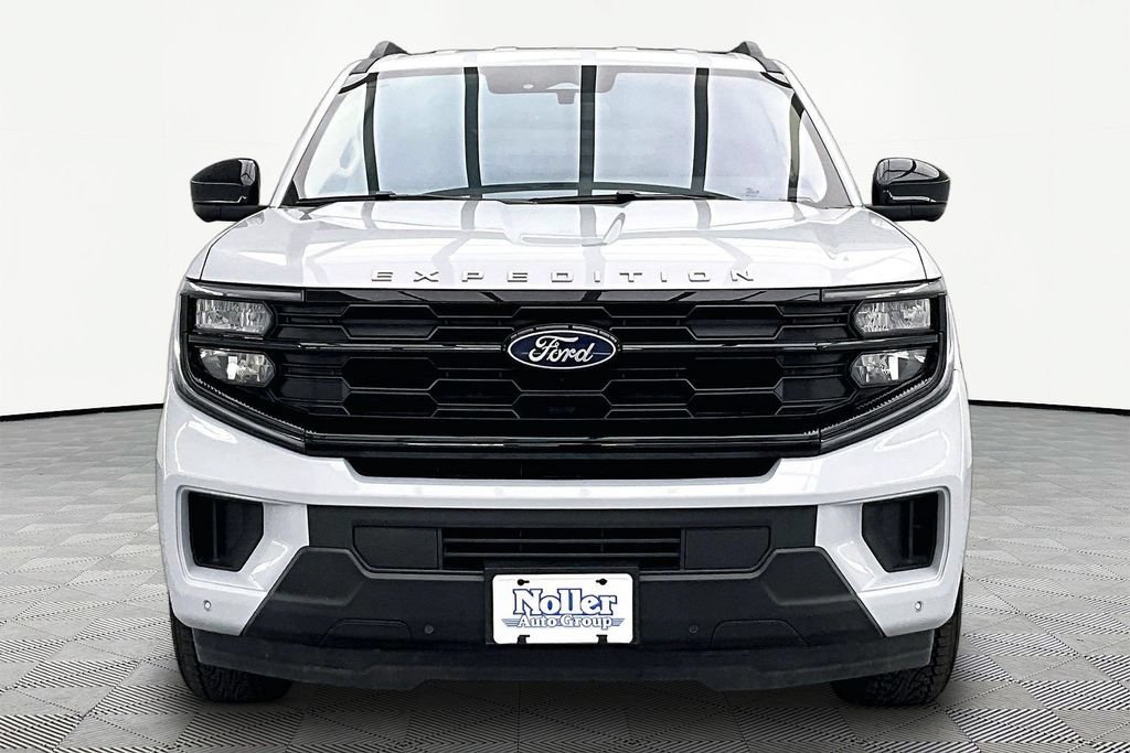 Certified 2025 Ford Expedition Active AWD/4WD image 3