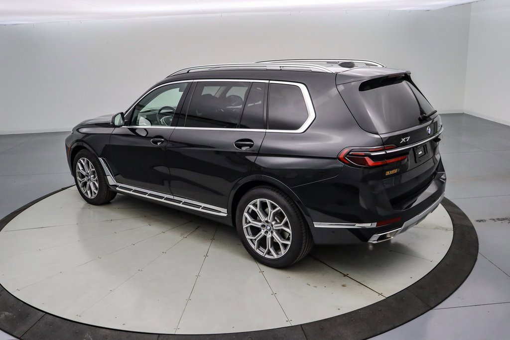Used 2024 BMW X7 xDrive40i w/ Premium Package image 3
