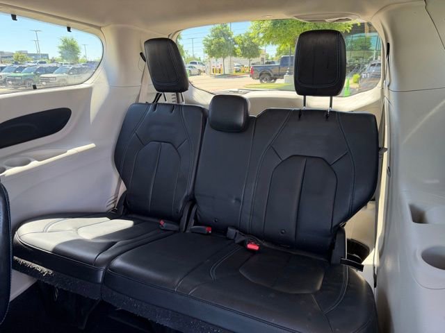 Used 2021 Chrysler Pacifica Touring-L FWD image 23