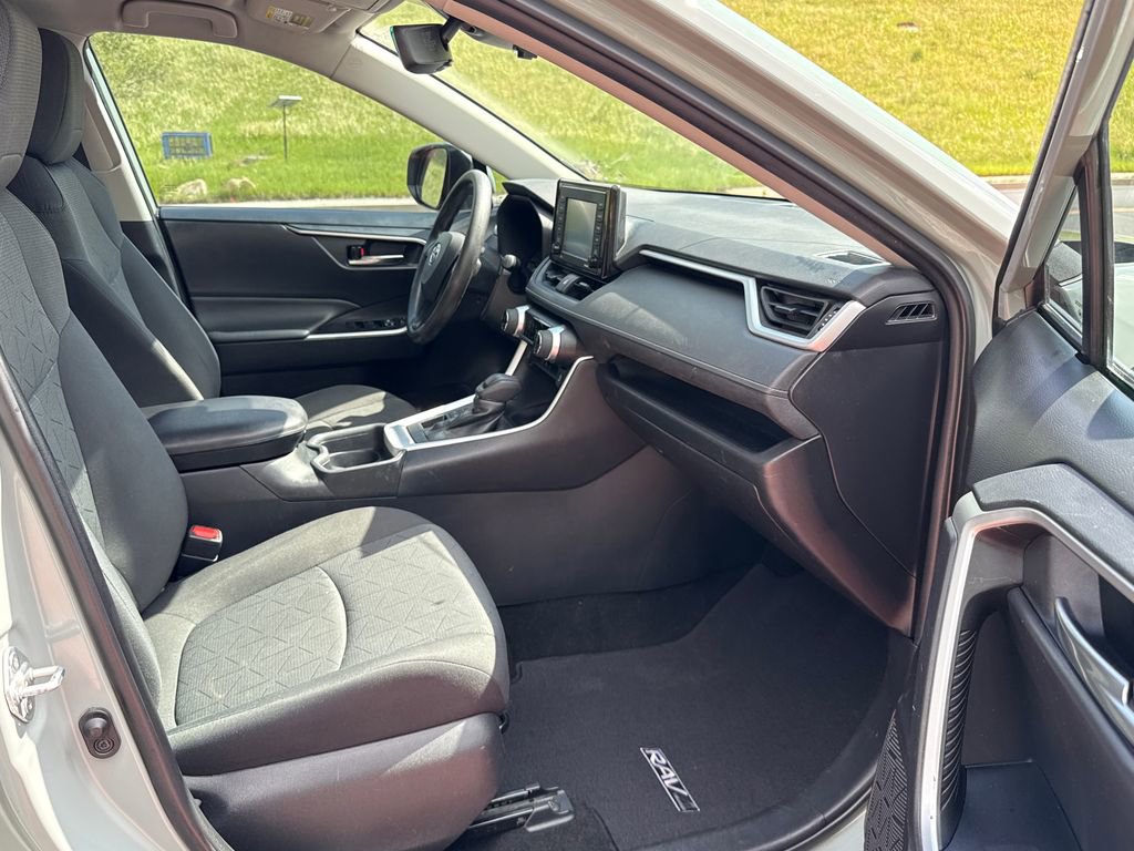 Used 2021 Toyota RAV4 XLE AWD/4WD image 30