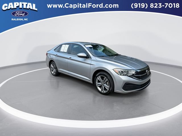 Used 2024 Volkswagen Jetta SE FWD image 2